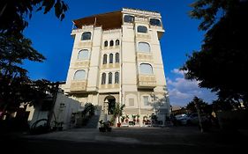 Hotel Ratangarh Palace Jaipur